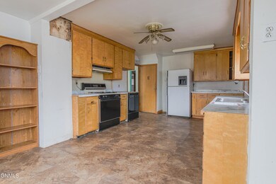 222 3rd Street NE - MLS Size-29