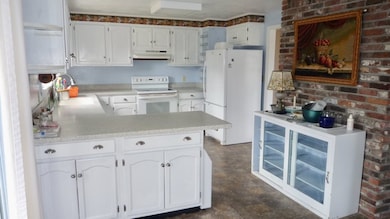 55 Burnside St, Lancaster, NH 03584 - photo 4