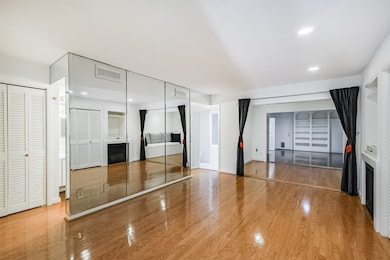 The first floor can be used as a fully contained g