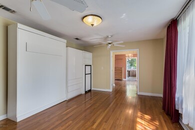 004_Living Room