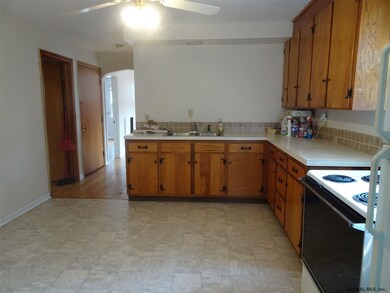 828 Harrison Ave, Schenectady, NY 12306 - photo 3