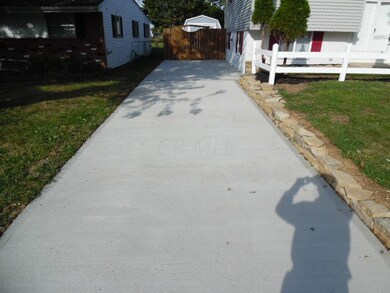 853 Savannah Dr, Columbus, OH 43228 - photo 2