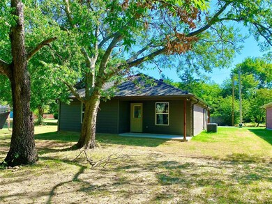 812 W 11th St, Bonham, TX 75418 - photo 3
