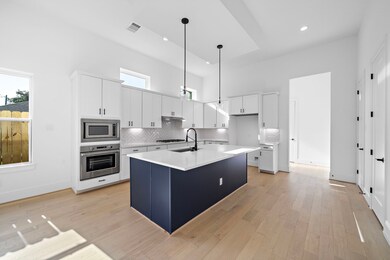 611 W 27th St, Houston, TX 77008 - photo 7