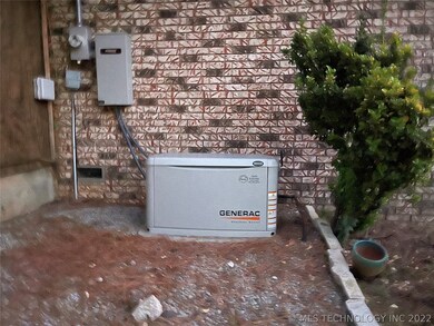 611 Broadway Ave, Eufaula, OK 74432 - photo 7