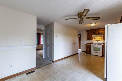 33 Syracuse Rd, Nashua, NH 03064 - photo 2