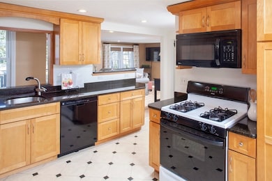 139 Elm St, Milton, MA 02186 - photo 5