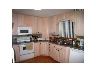 215 Taylor Rd, Barberton, OH 44203 - photo 3