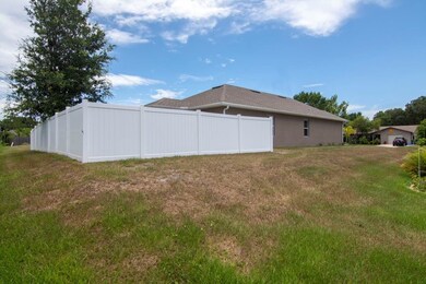 Privacy fence, corner lot, extra parking on the si