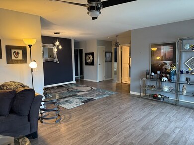 5725 Holmes Ave unit 15, Clarendon Hills, IL 60514 - photo 7