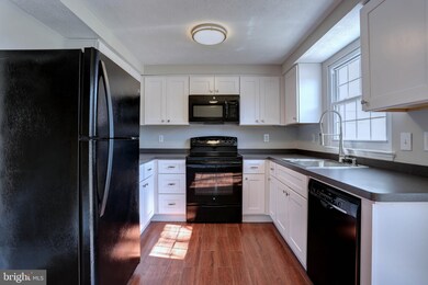 9409 Kings Grant Rd, Laurel, MD 20723 - photo 7