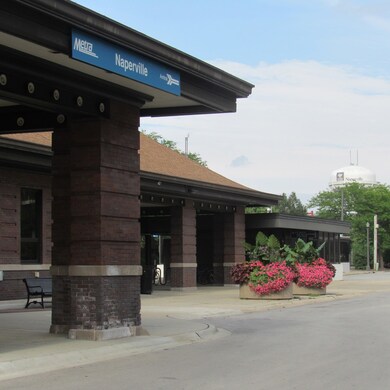 724 N Loomis St, Naperville, IL 60563 - photo 5