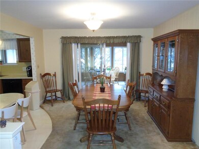 4502 Troxell Dr, Whitehall, PA 18052 - photo 4