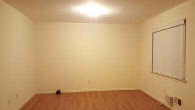 123 Essex Dr, Staten Island, NY 10314 - photo 2