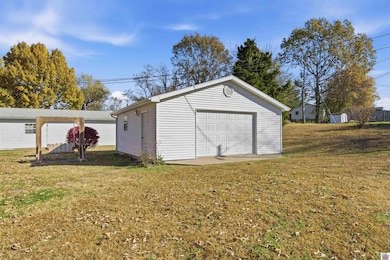 771 Chestnut St, Calvert City, KY 42029 - photo 3