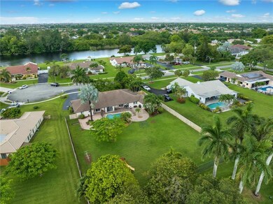 22428 Waterside Dr, Boca Raton, FL 33428 - photo 2