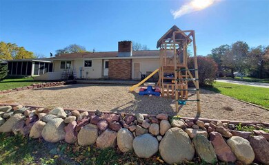 Nice backyard set up for the kids to play.