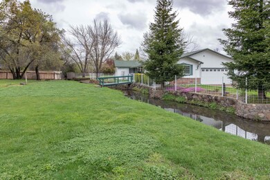 1258 Mistletoe Ln, Redding, CA 96002 - photo 2