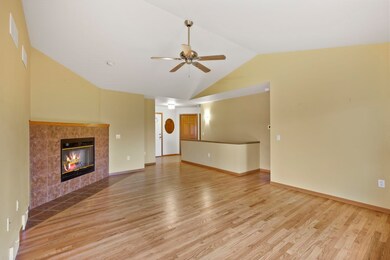 402 Matterhorn Dr unit 2, Verona, WI 53593 - photo 6