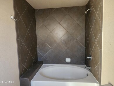 14282 Desert Cactus Dr, Horizon City, TX 79928 - photo 4