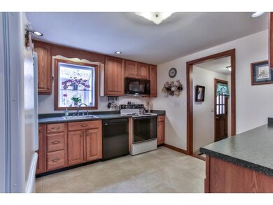Spacious foyer entry