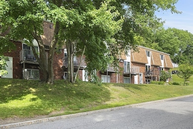 675 Robbins Ave unit 4, Dracut, MA 01826 - photo 6