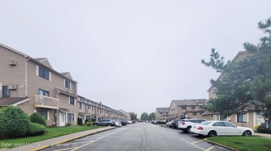 181 Lamped Loop unit 43, Staten Island, NY 10314 - photo 4