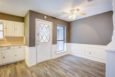 1009 N Clay St unit B, Ennis, TX 75119 - photo 2