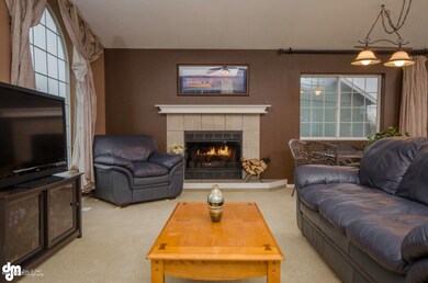 [photo 2403485] Living Room