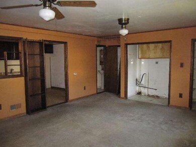 104 Pecos Cir, Carpentersville, IL 60110 - photo 3