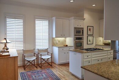 3523 Yupon St, Houston, TX 77006 - photo 6