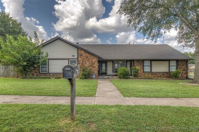 300 S Hemlock Ave, Broken Arrow, OK 74012 - photo 2