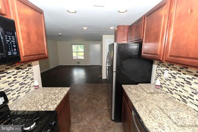 1002 Middleborough Rd, Essex, MD 21221 - photo 5