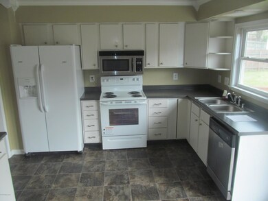 8217 Vaughn Mill Rd, Louisville, KY 40228 - photo 4