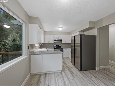 2531 SW Stanley Ct, Portland, OR 97219 - photo 2