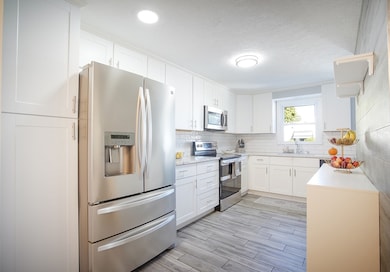 70 Gary Rd, Springfield, MA 01119 - photo 3