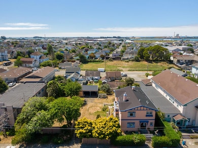 03_902_E_Street_Eureka103_mls