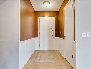 2213 Leaf Dr, Moore, OK 73160 - photo 4