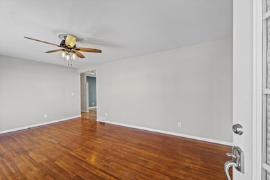 424 S Main St, Farmer City, IL 61842 - photo 4