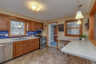 431 Terrie Dr, Pembroke, NH 03275 - photo 3