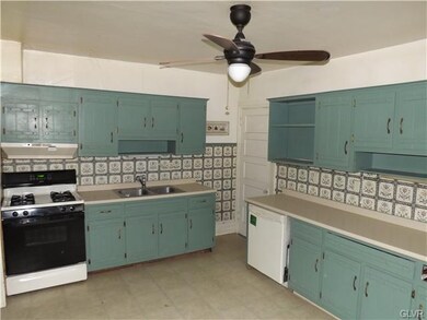 307 N 3rd St, Emmaus, PA 18049 - photo 2