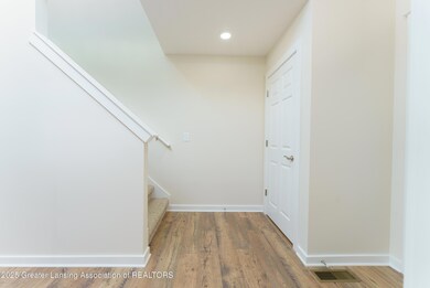 15317 Sherwood Ln, Lansing, MI 48906 - photo 4