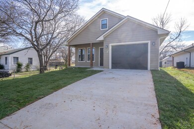 1138 Alvarado St unit B, Cleburne, TX 76031 - photo 3