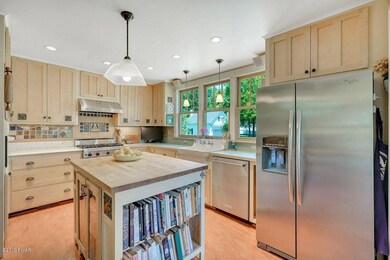 309 W Catharine St, Milford, PA 18337 - photo 5