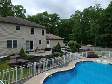 1035 Bear Creek Ct, Hawley, PA 18428 - photo 4