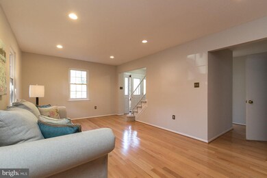 9647 Lindenbrook St, Fairfax, VA 22031 - photo 4