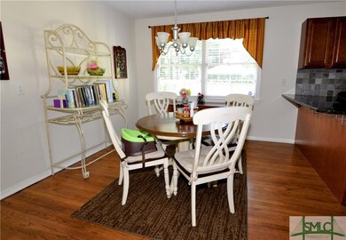 LARGE EAT IN BREAKFAST AREA