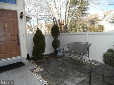 10838 Luxberry Dr, Rockville, MD 20852 - photo 3