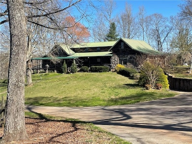 View of front facade featuring a front lawn and me