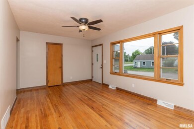1310 W 36th St, Davenport, IA 52806 - photo 3